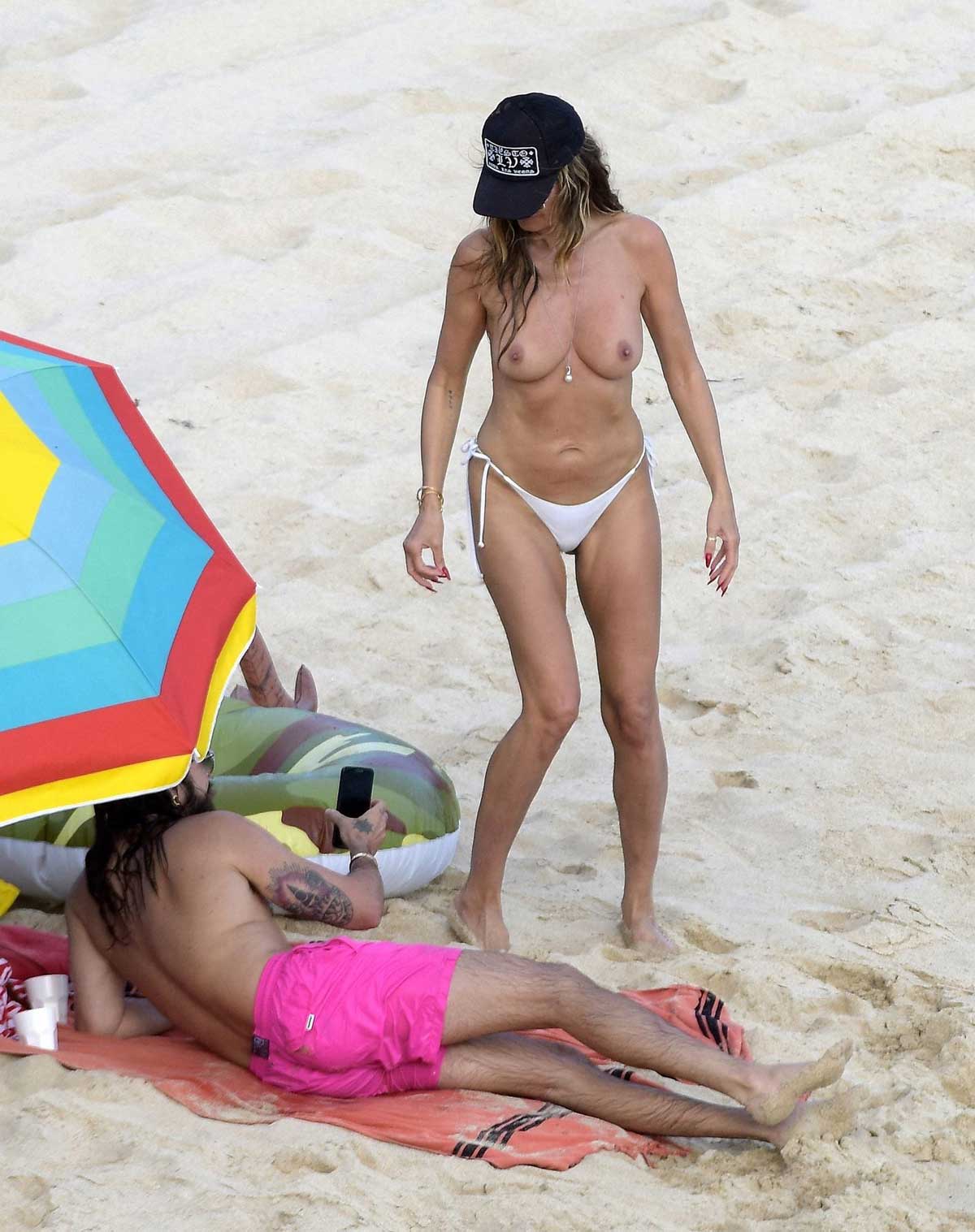 Η Heidi Klum γυμνόστηθη και σούπερ σέξι