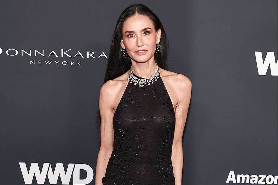 Demi Moore: Τα βυζιά της και οι ρώγες της φάνηκαν καθαρά.