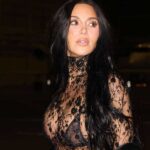 Η Kim Kardashian σε lace outfit.
