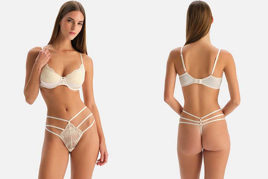 Emily Feld: φάνηκε ξεκάθαρα το μουνί της.