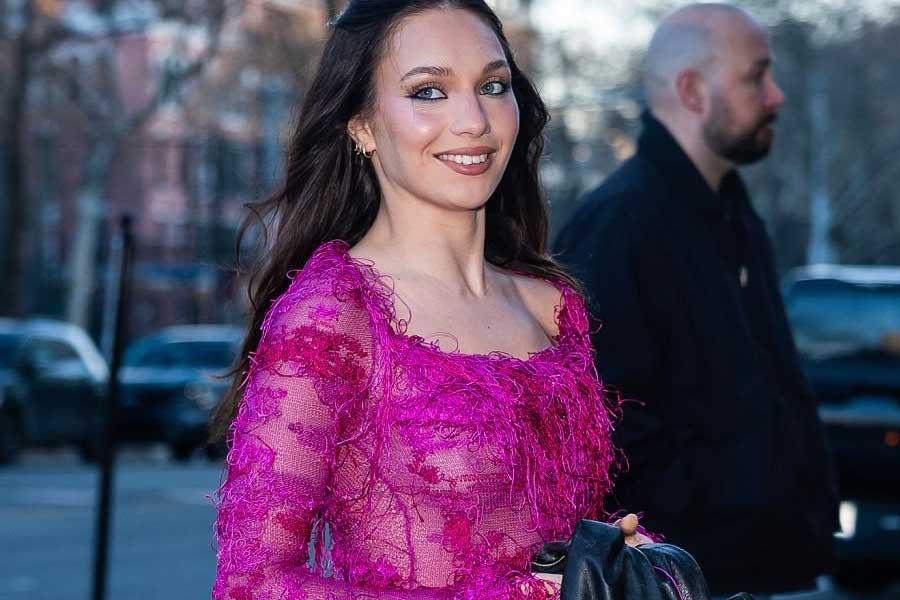 Maddie Ziegler: Το baby look και οι ρώγες του.