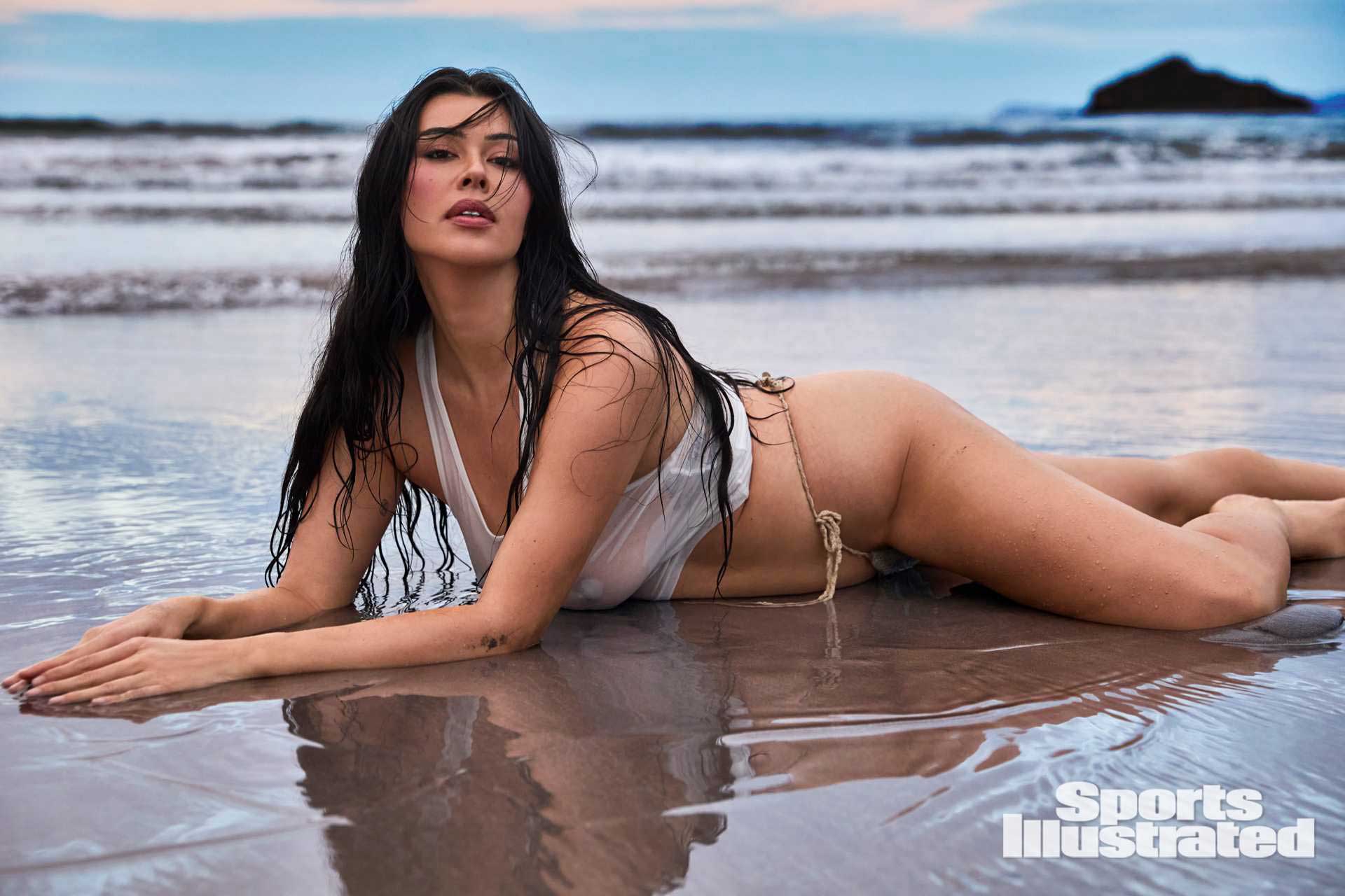 Lauren Chan: τη θες σερβιρισμένη στο πιάτο σου, που ξεχειλίζει από αυτό το hot dog king.