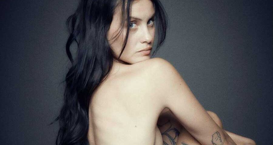 Milena Smit: Γίνεται αποκαλυπτική και σου λέει «come and see».
