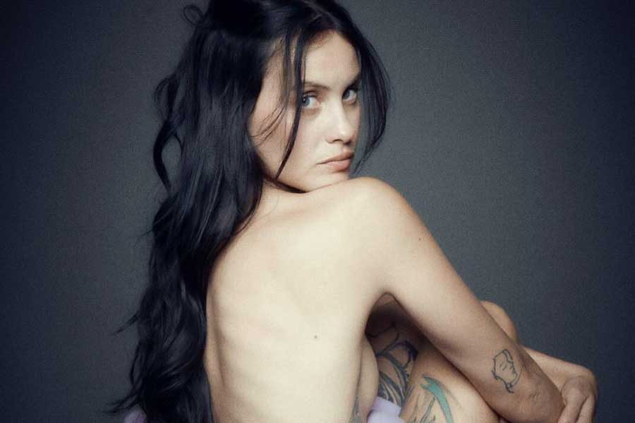 Milena Smit: Γίνεται αποκαλυπτική και σου λέει «come and see».