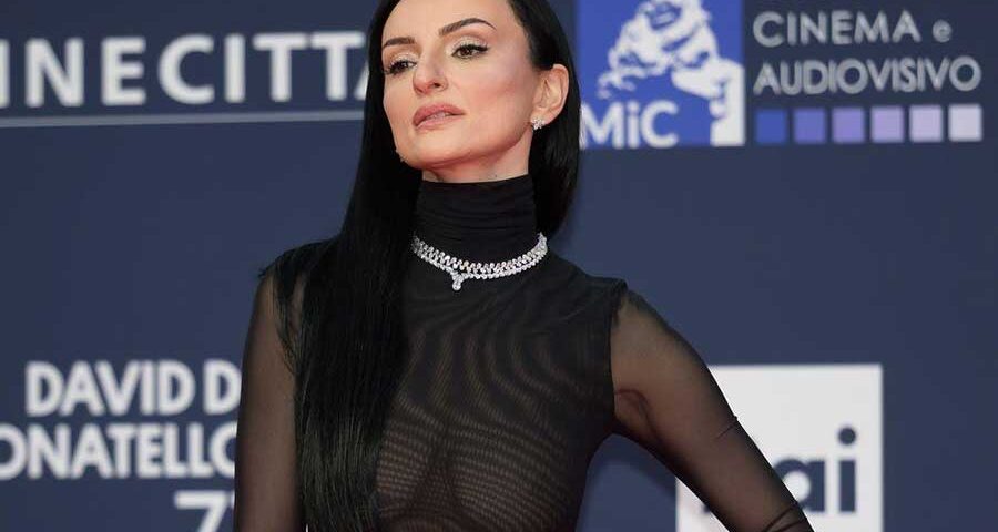 Arisa: μία διάσημη που φόρεσε ένα see through top.