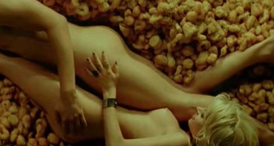 Φαίη Ξυλά: Γυμνή σε honey puffs.