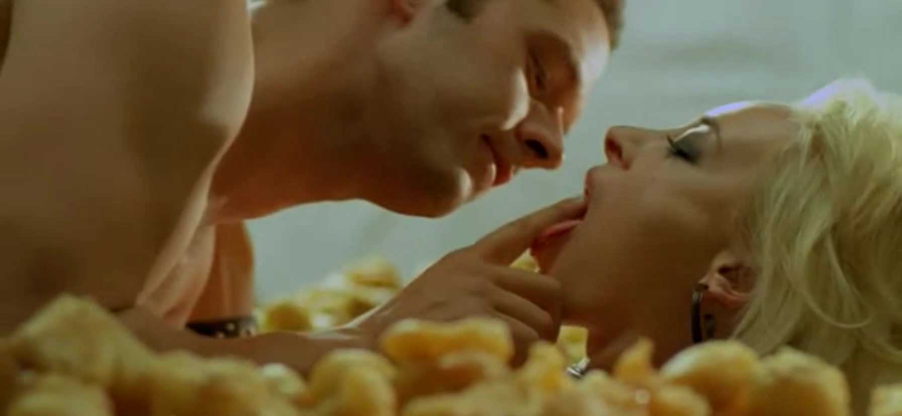 Φαίη Ξυλά: Γυμνή σε honey puffs.