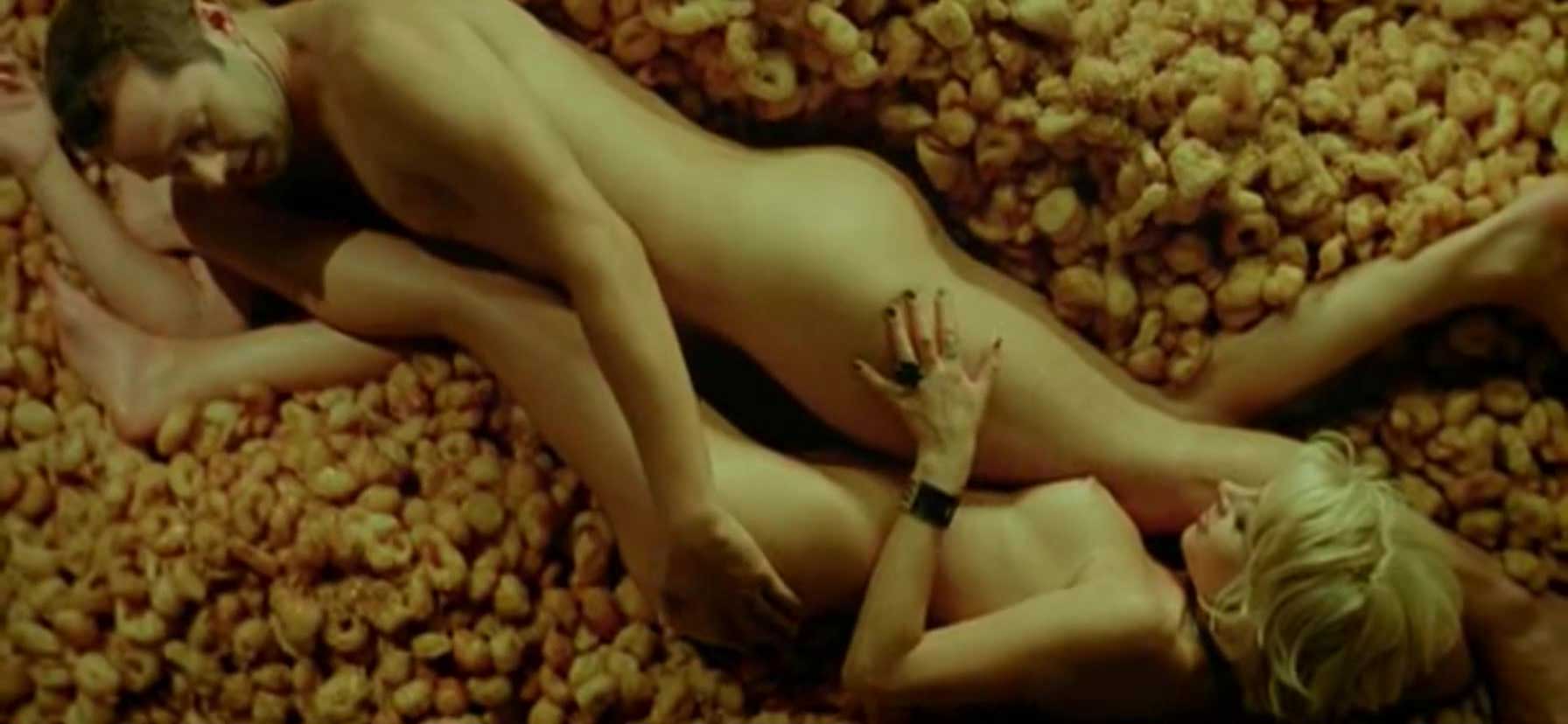 Φαίη Ξυλά: Γυμνή σε honey puffs.
