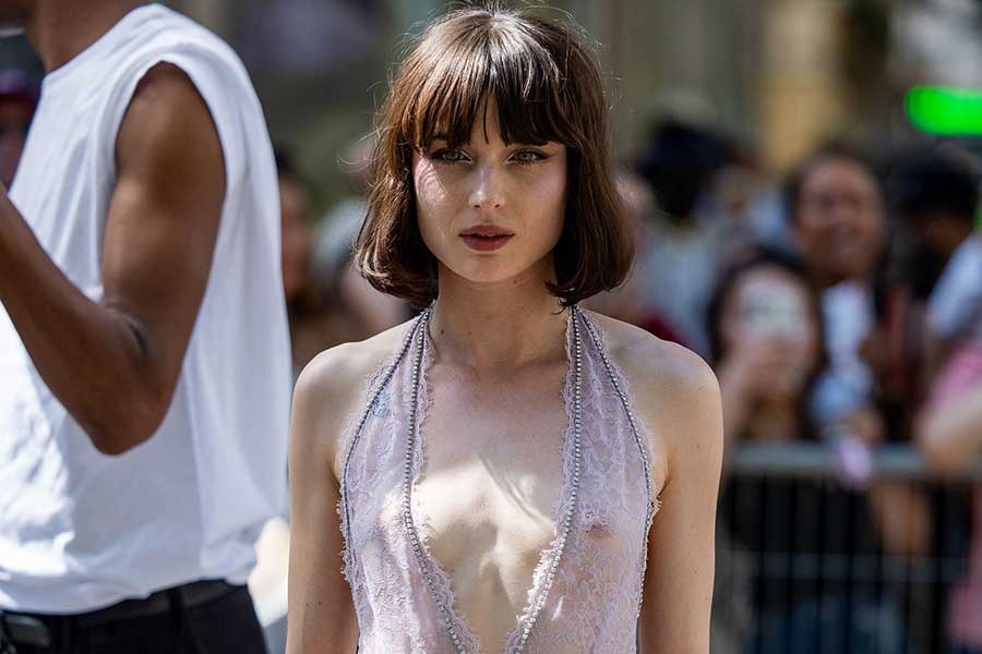 Alice Pagani: φόρεσε ένα διάφανο φόρεμα one piece.