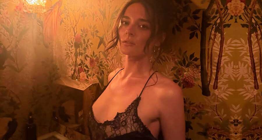 Η Charlotte Lawrence: star by face και βυζιά.
