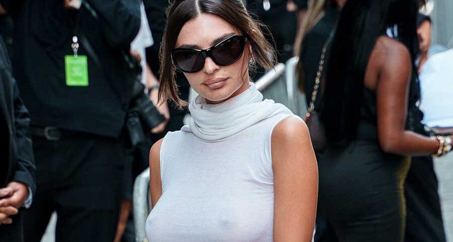 Ratajkowski: Emily attack με τα βυζιά της.