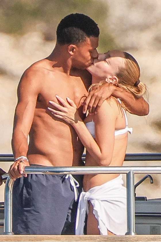 Οι ιδιωτικές στιγμές των Ester Expósito Mbappé.