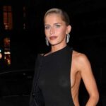 Caroline Daur: είπε με τα βυζιά τηςhello in german.