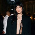 Dakota Johnson: βυζάκια και ρώγες έξω.